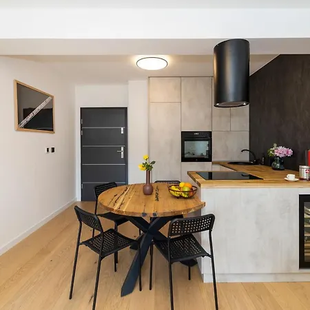Pleasing Place Free Private Parking Apartment