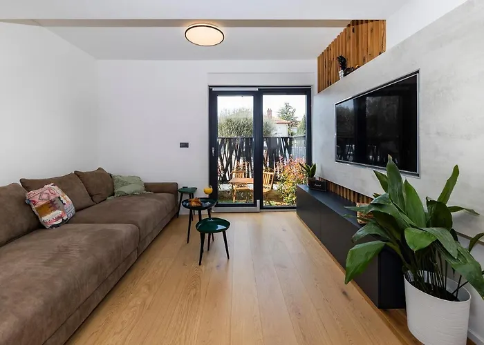 Pleasing Place Free Private Parking *