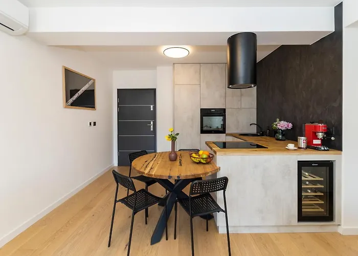 Pleasing Place Free Private Parking Apartment